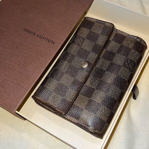 Authenticated Louis Vuitton Damier ebene wallet